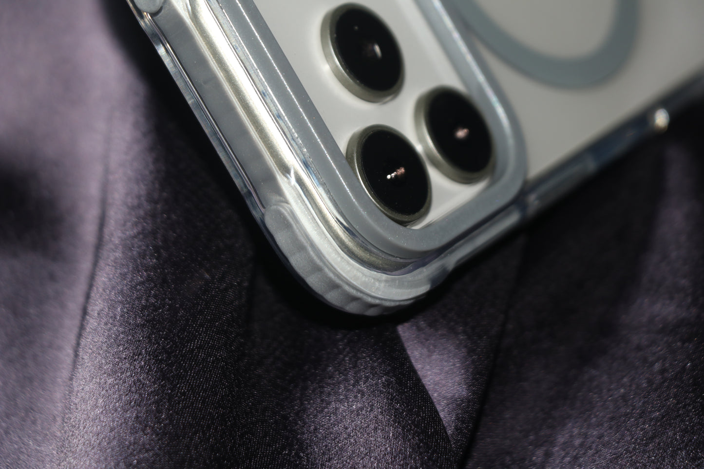 Santa Barbara Rebecca — iPhone 17 Series