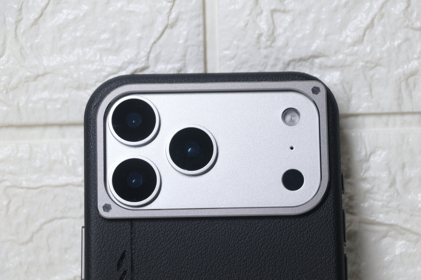 KK Baron Leather — iPhone 17 Pro