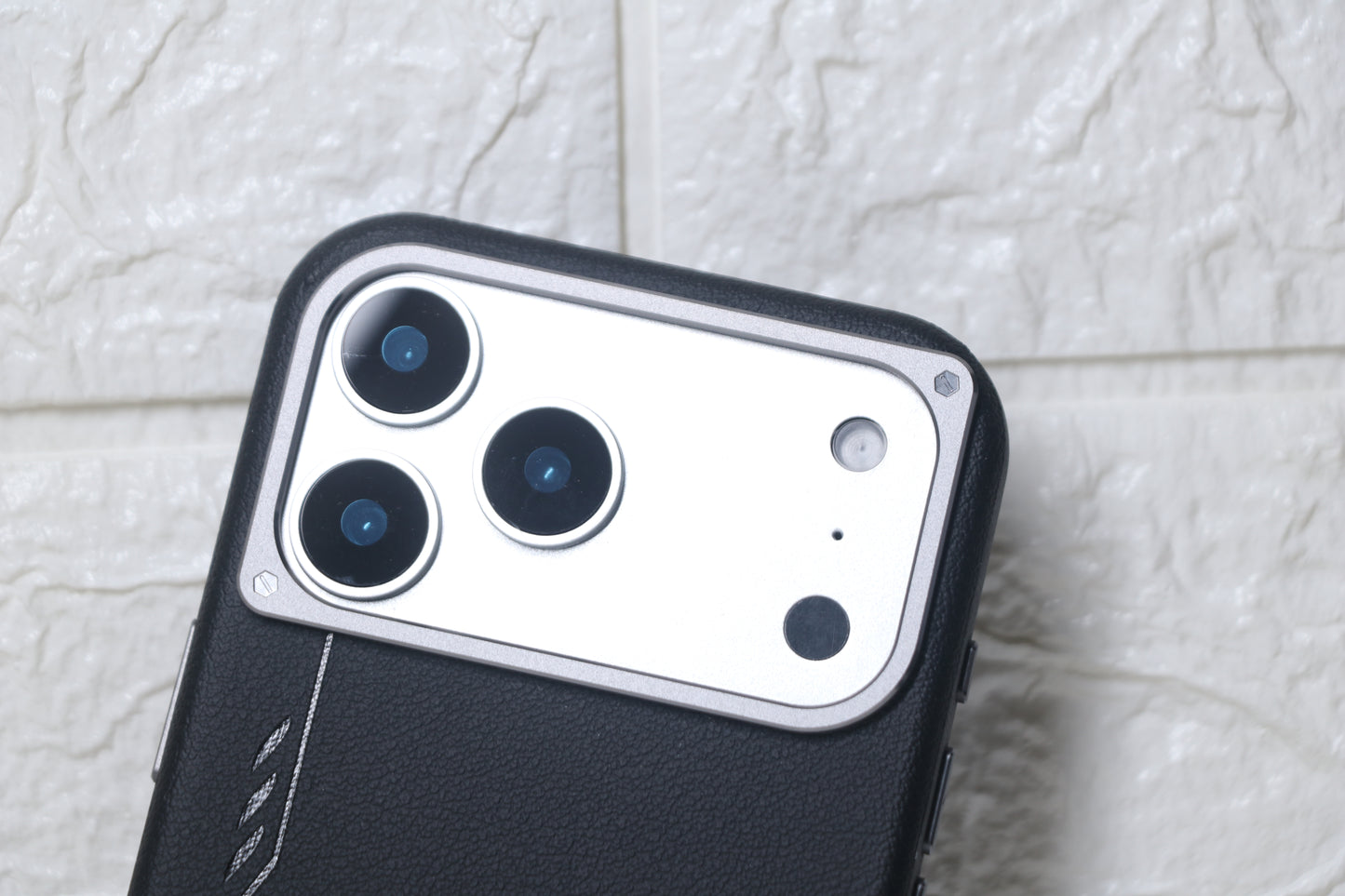 KK Baron Leather — iPhone 17 Pro