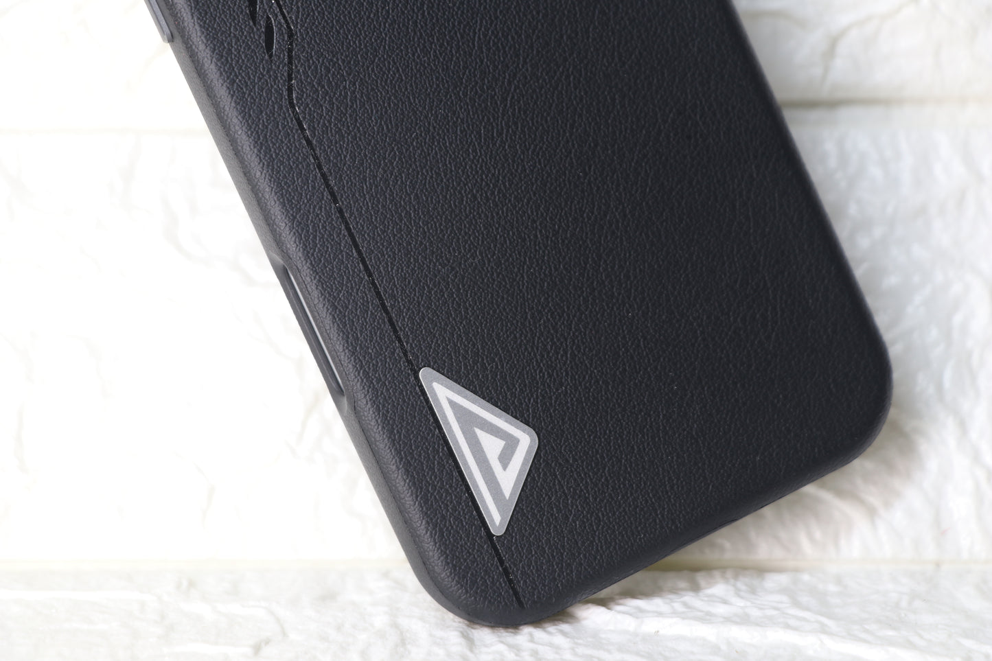 KK Baron Leather — iPhone 17 Pro