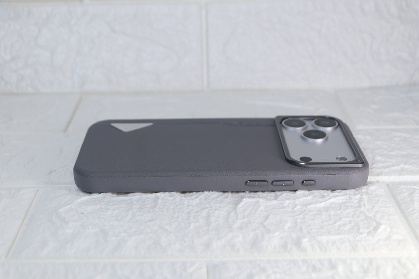 KK Baron Leather — iPhone 17 Pro