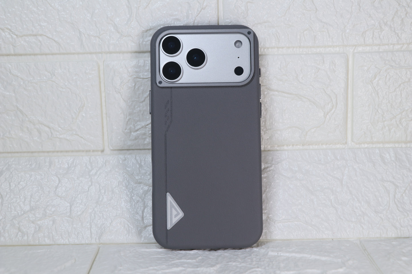 KK Baron Leather — iPhone 17 Pro