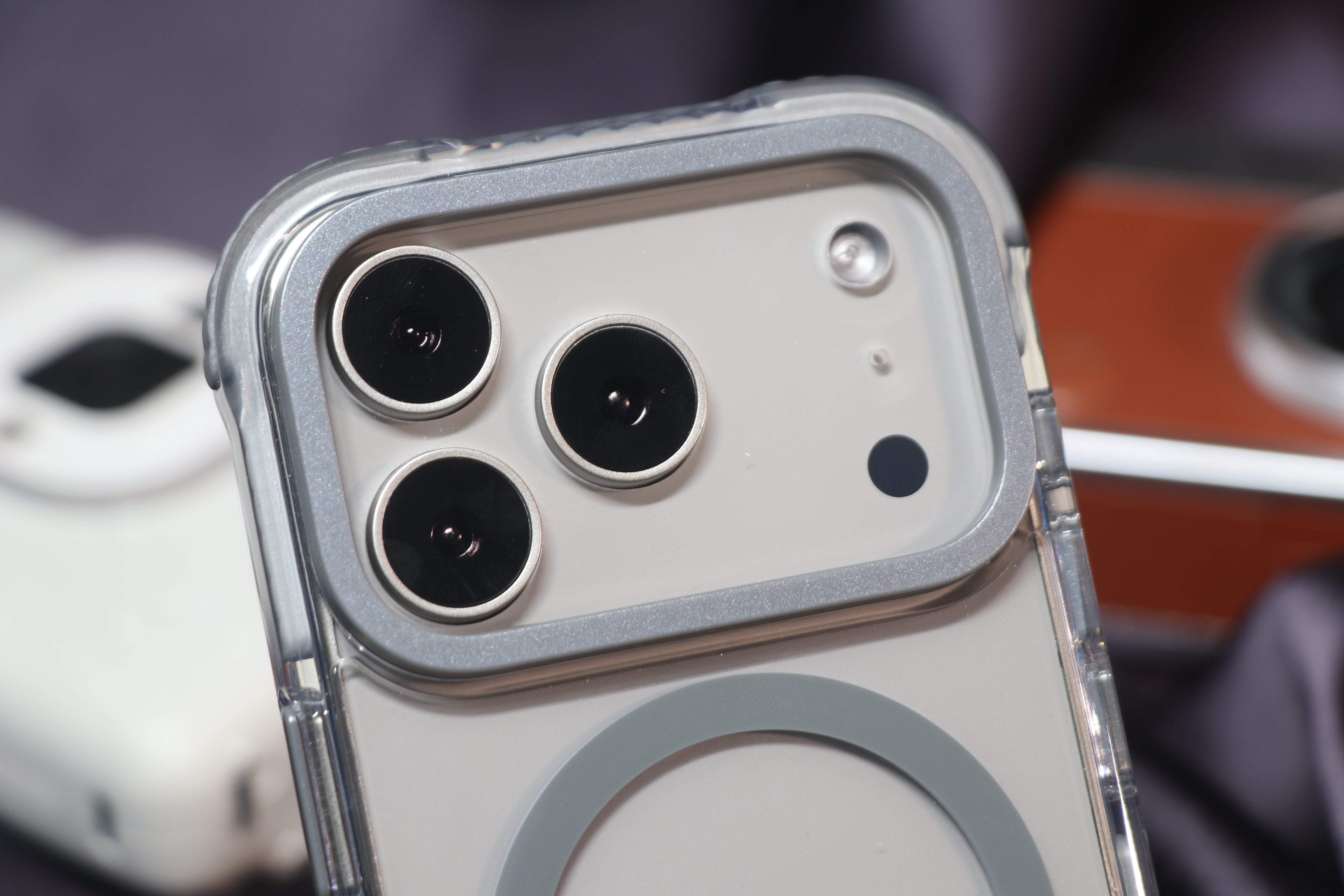 Santa Barbara Rebecca — iPhone 17 Series