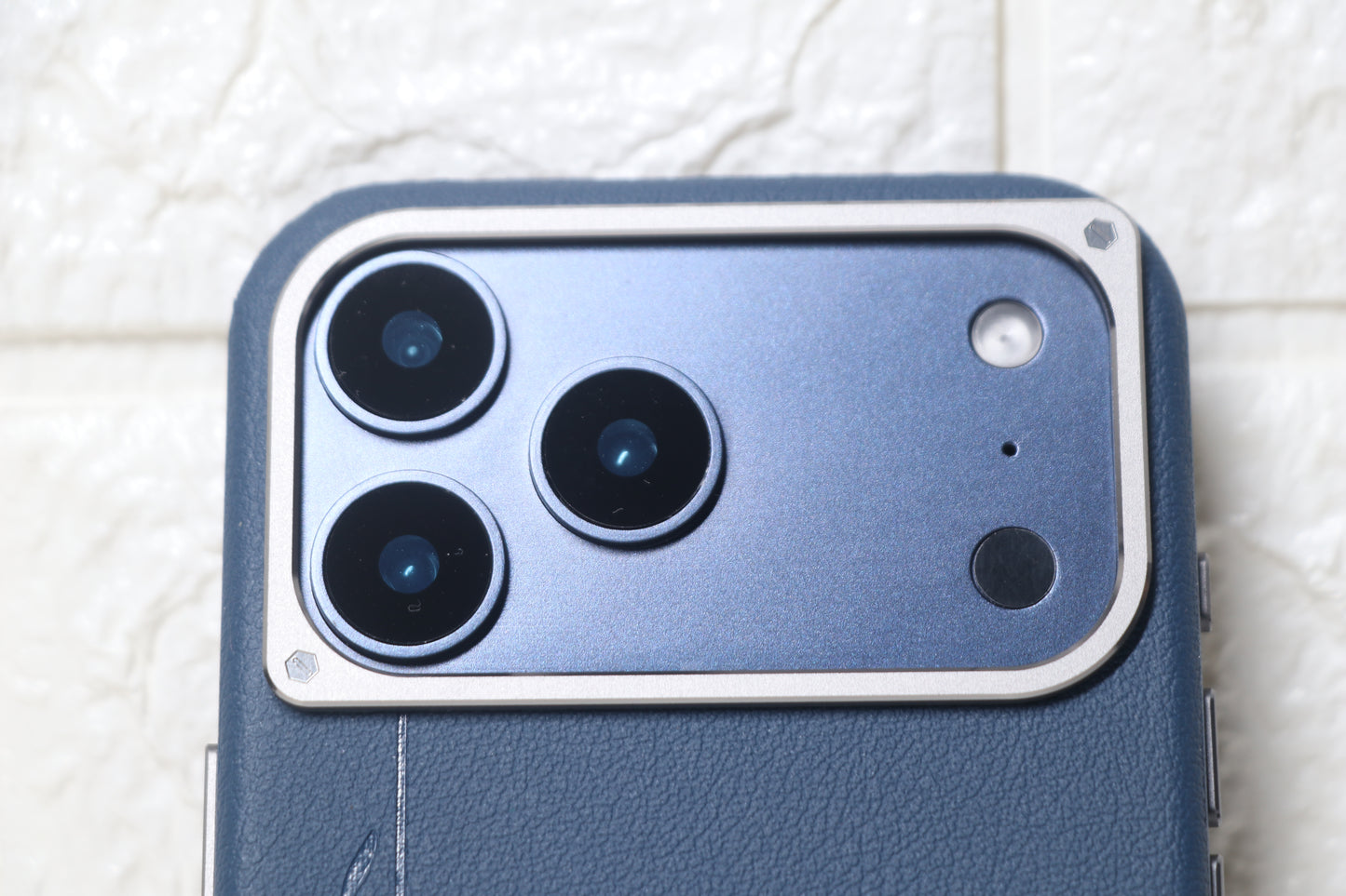 KK Baron Leather — iPhone 17 Pro