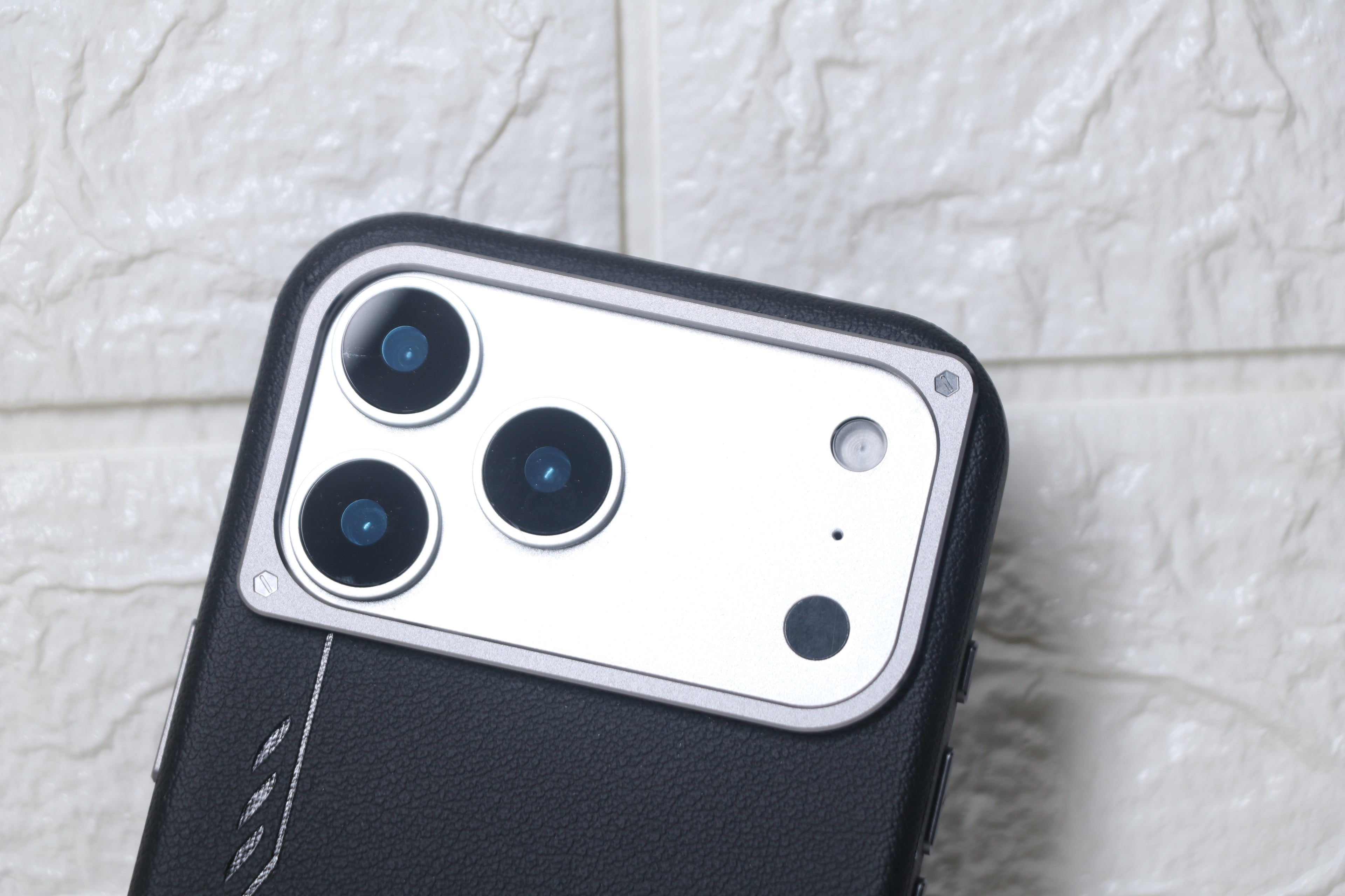 KK Baron Leather — iPhone 17 Pro