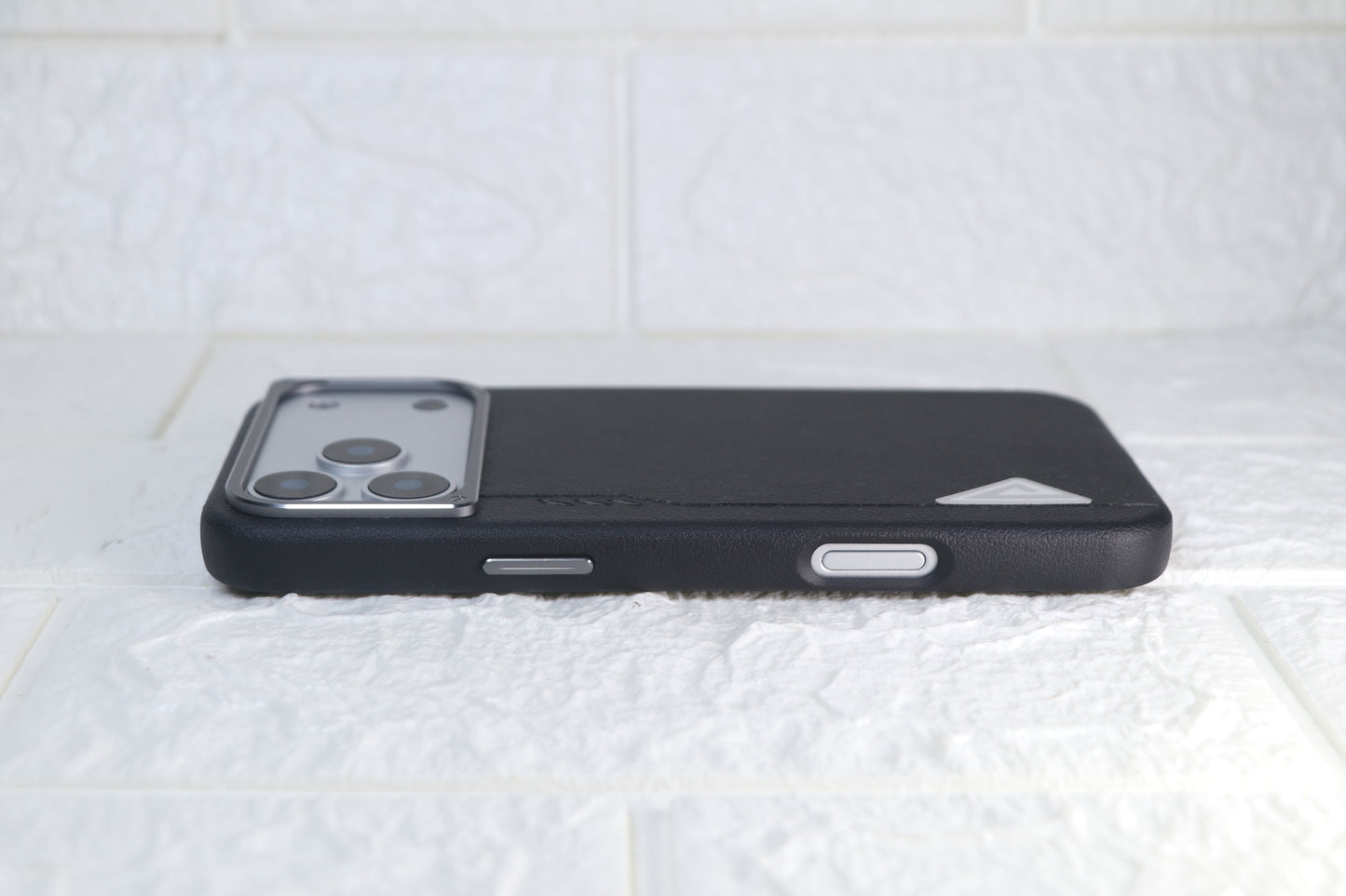 KK Baron Leather — iPhone 17 Pro