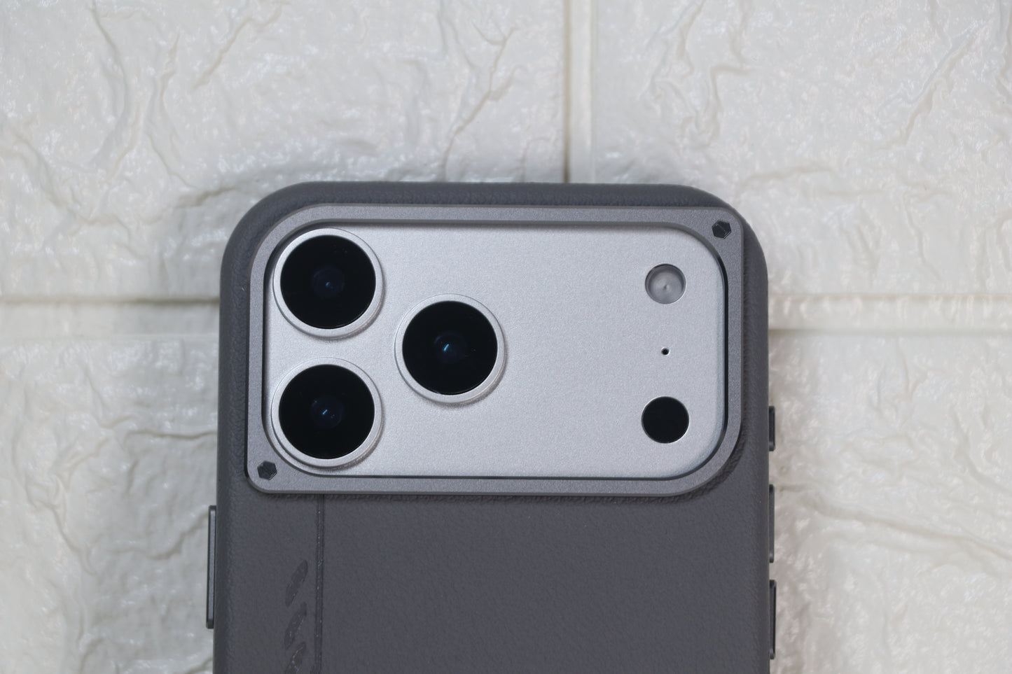 KK Baron Leather — iPhone 17 Pro