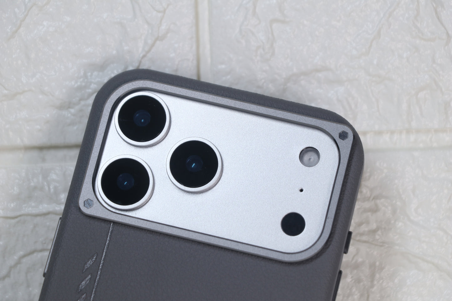 KK Baron Leather — iPhone 17 Pro